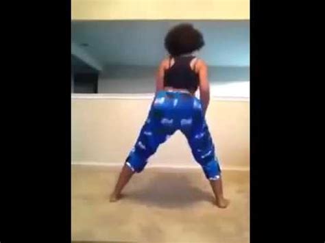 thick ebony solo|Thick Ebony Twerks And Plays With Herself .